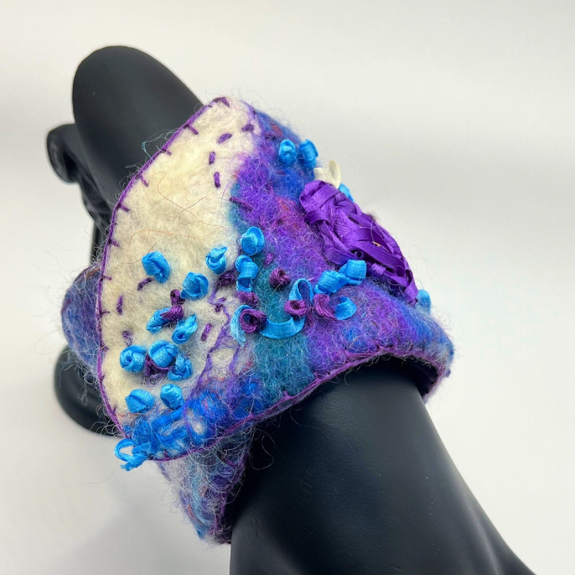 Felted Bracelet, Purple Blue Cuff Bracelet, Wool Bracelet, Wrist Cuff, Cuff Bracelet, Handmade Boho, Wool Felted Jewelry Bohemian